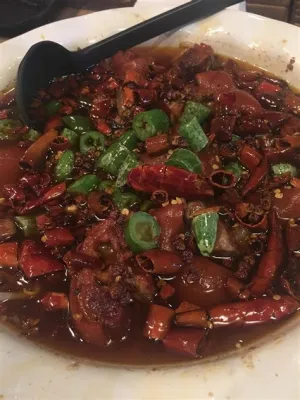  Szechuan Spicy Pig Feet: Czy jesteś gotowy na eksplozję smaku i pikantnej chrupkości?